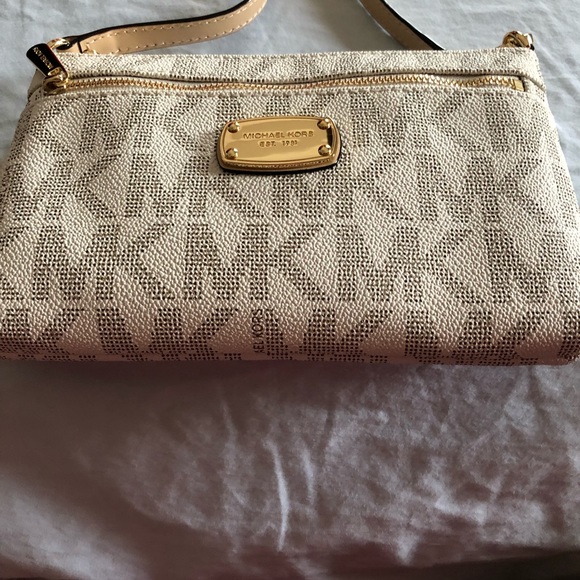 MICHAEL KORS Jet Set Large Wristlet - Vanilla - Picture 5 of 5